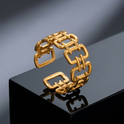 Hollow chain adjustable ring.