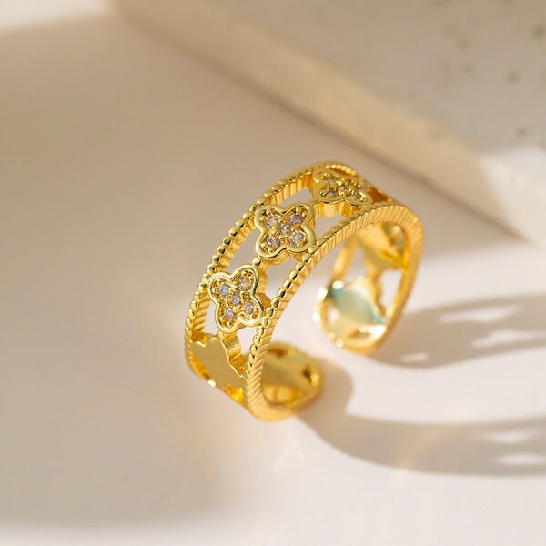 Clover-Motif Open Ring