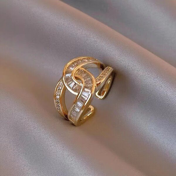 Double Crystalline Knot Statement Ring.