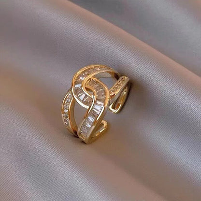 Double Crystalline Knot Statement Ring.
